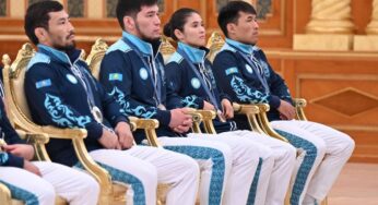 «Ты настоящий джигит!» — Токаев обратился к олимпийскому чемпиону Елдосу Сметову на встрече с участниками Олимпиады
