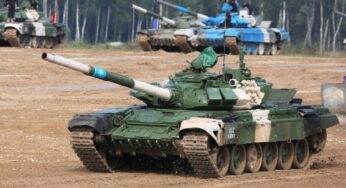 Вам не мешает то, что я на танке? Автомобиль столкнулся с Т-72 на трассе в Жамбылской области