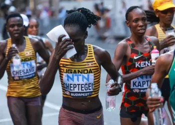 Фото: Rebecca Cheptegei al centro (Ansa)