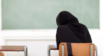 Запрет на ношение платков в школах не отменен: Верховный суд сделал заявление