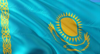 Осквернение символов Казахстана: депутат Бапи предупреждает об угрозе экстремизма