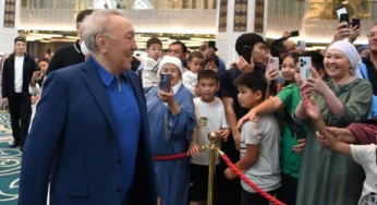 Нурсултан Назарбаев неожиданно появился на публике